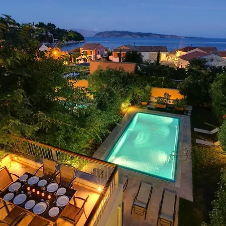 Sleeps 6 Pool Air Con Wifi