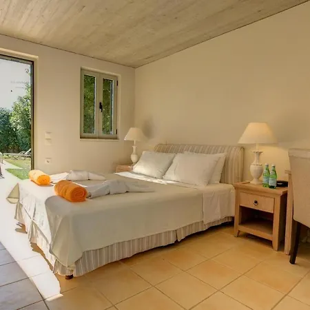Sleeps 6 Pool Air Con Wifi *