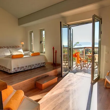 Villa Sleeps 6 Pool Air Con Wifi *